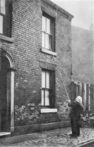 Knocker-Upper